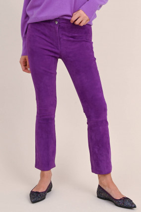 Velourslederhose mit Kick in Violett