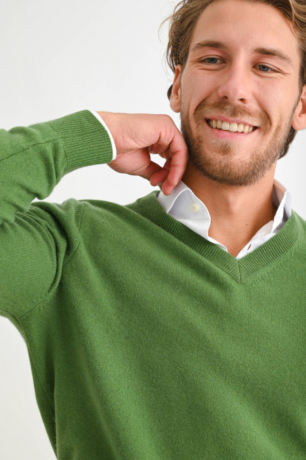 1868 Cashmere Pullover mit V-Ausschnitt in Apfelgrün