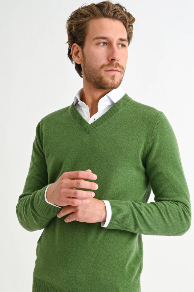 1868 Cashmere Pullover mit V-Ausschnitt in Apfelgrün