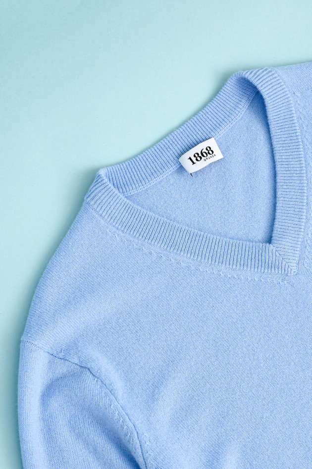 1868 Cashmere Pullover mit V-Ausschnitt in Hellblau