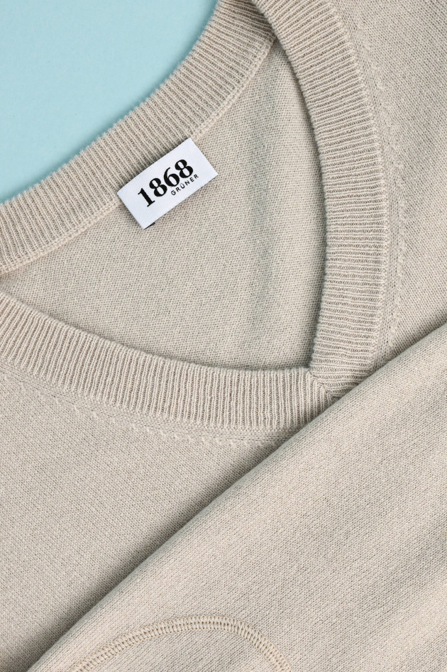 1868 Cashmere Pullover mit V-Ausschnitt in Beige