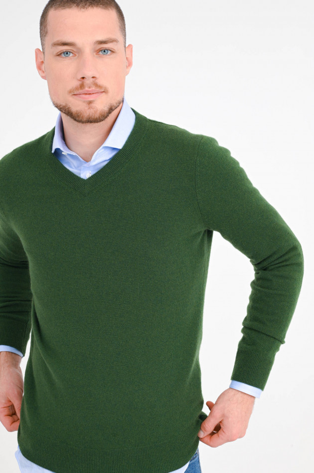 1868 Cashmere Pullover mit V-Neck in Tannengrün