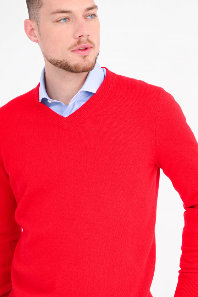 1868 Cashmere Pullover mit V-Neck in Rot