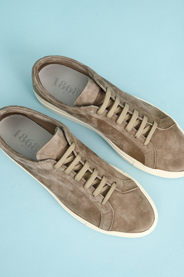 1868 Sneaker aus Veloursleder in Taupe