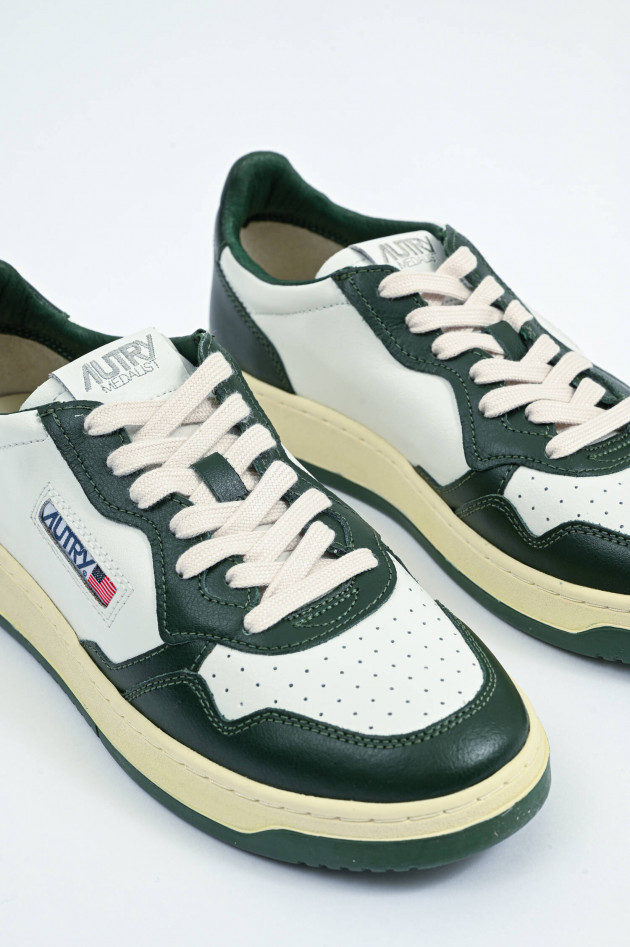 Autry  Sneaker MEDALIST LOW in Weiß/Dark Green