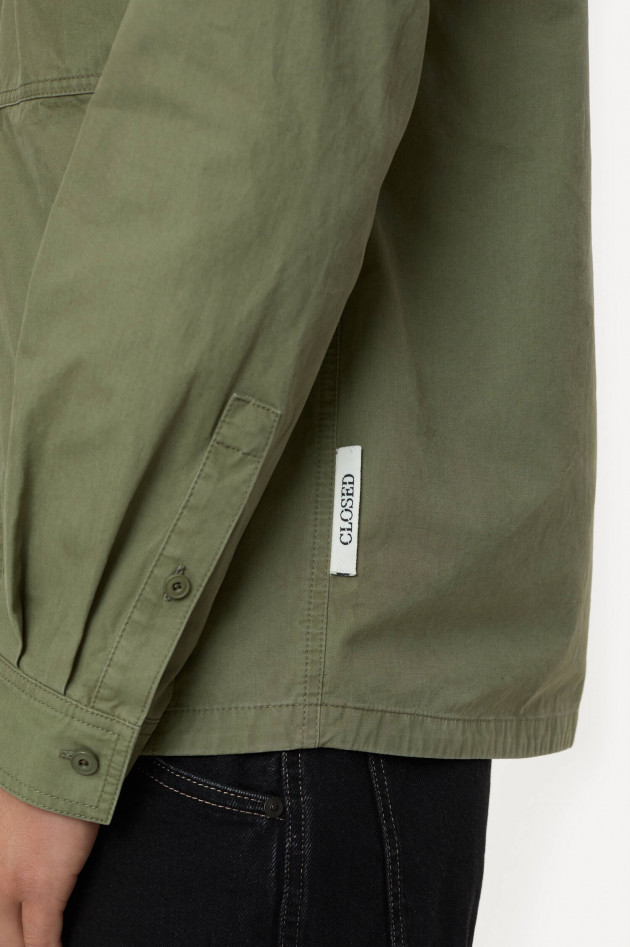 Closed Overshirt in Oliv