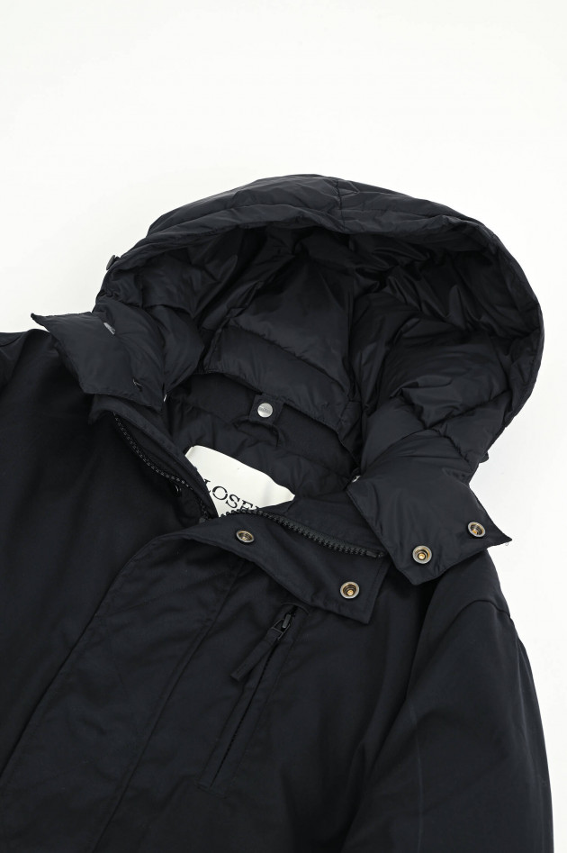 Closed Puffer Coat in Schwarz