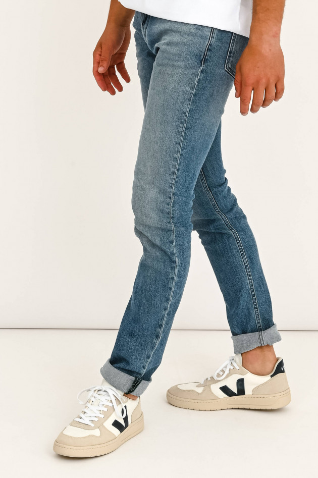 Closed Jeans mit dezentem Used-Look in Mittelblau