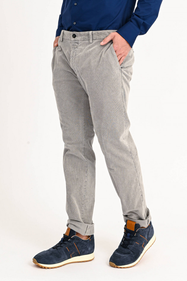 Closed Chino aus Cord in Grau