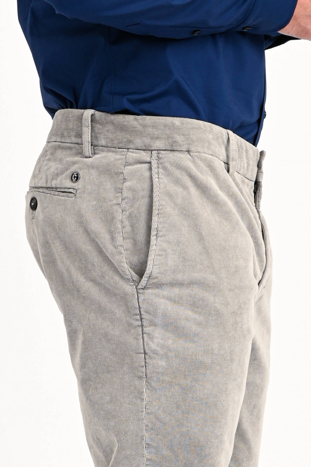 Closed Chino aus Cord in Grau