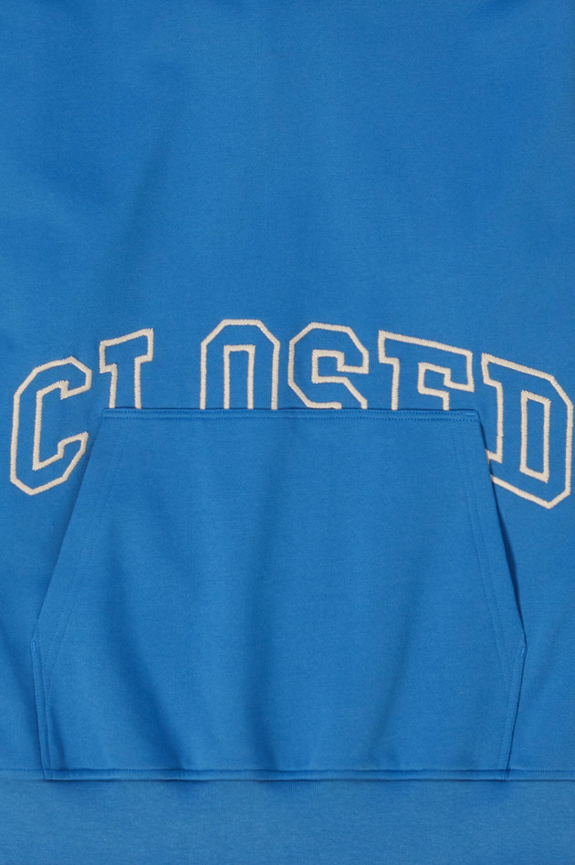 Closed Hoodie mit Label-Stitching in Blau