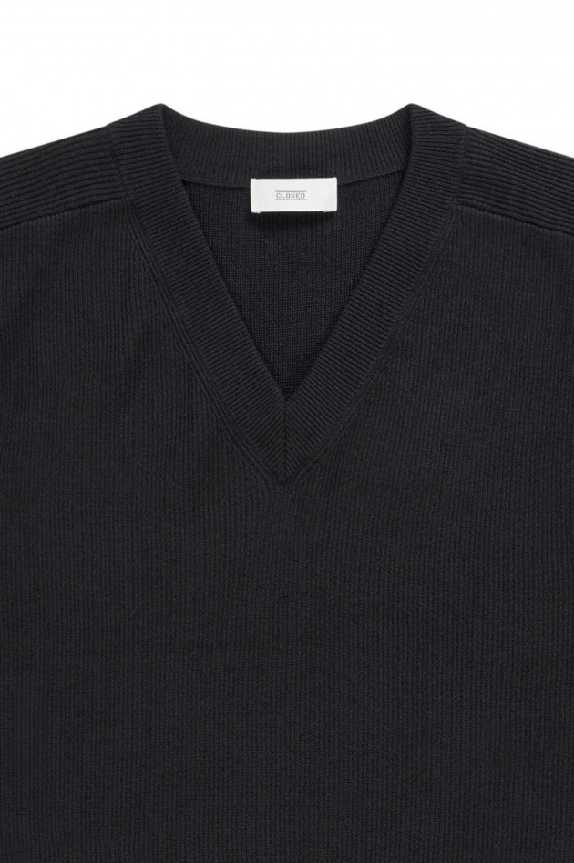 Closed V-Pullunder in Schwarz