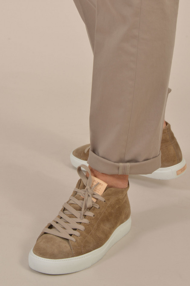 Closed Sneakers aus Veloursleder in Taupe