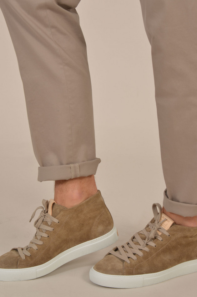 Closed Sneakers aus Veloursleder in Taupe