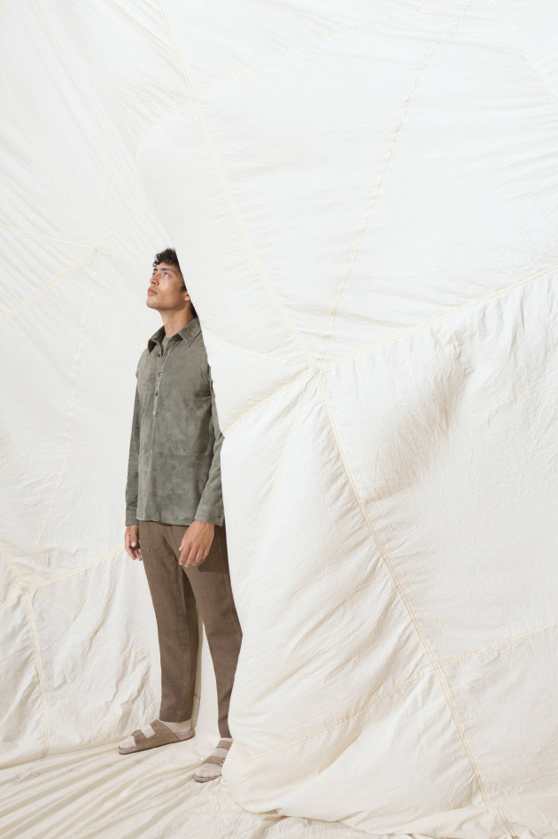 Closed Sandale aus Veloursleder in Beige