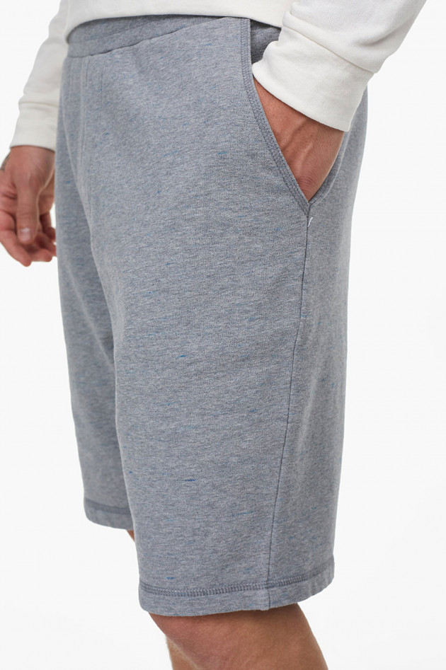 Closed Sweatshorts in Grau