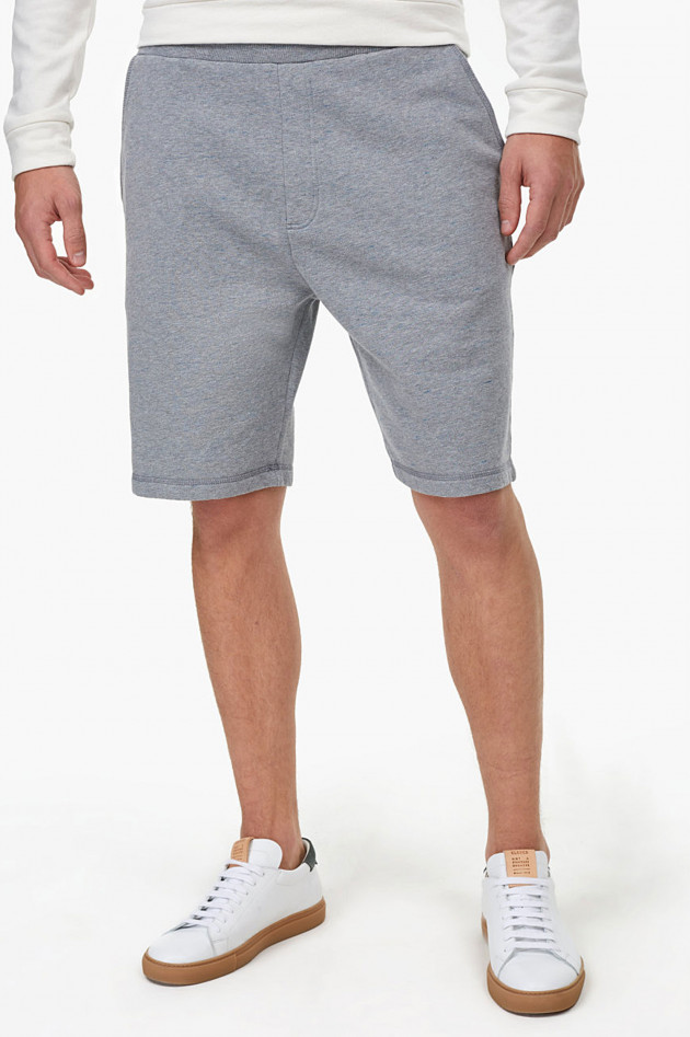 Closed Sweatshorts in Grau