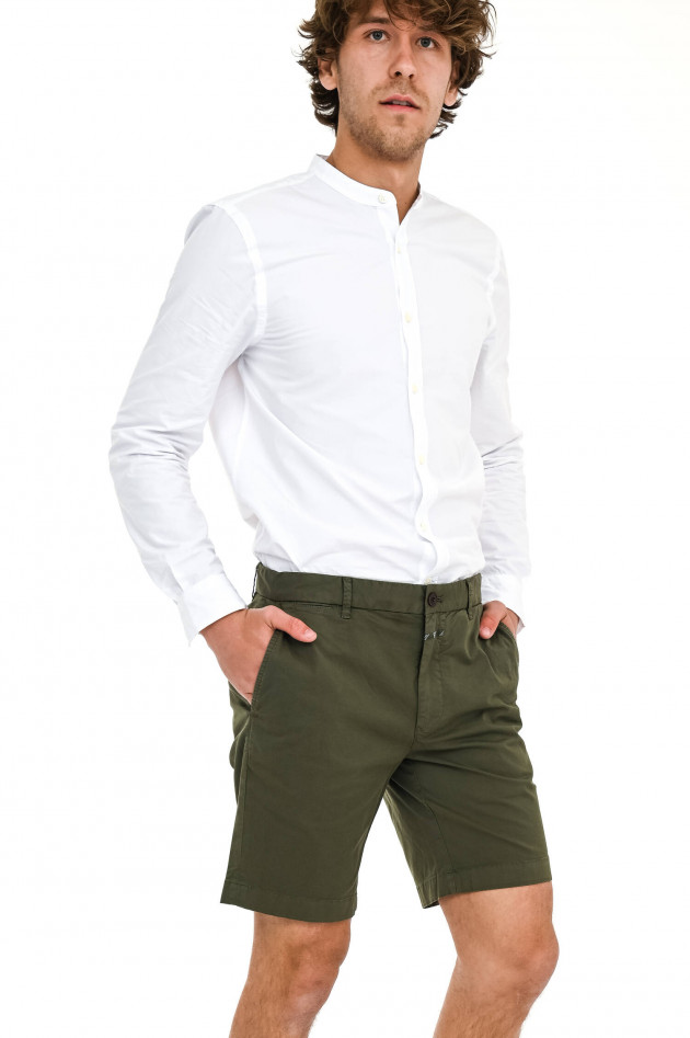 Closed Klassische Chino in Khaki