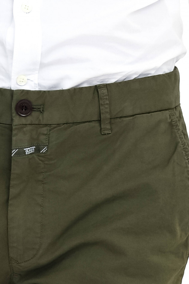 Closed Klassische Chino in Khaki