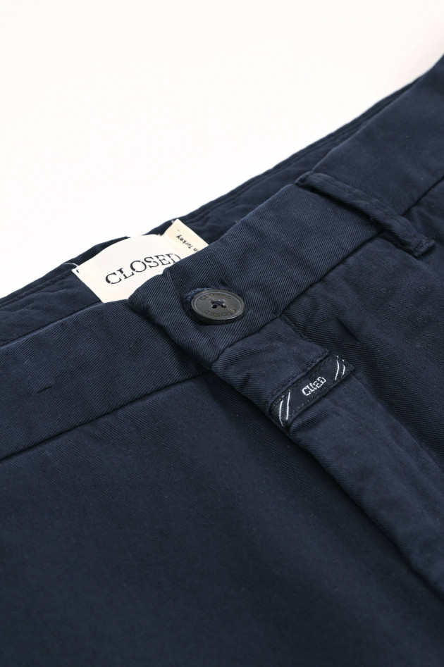 Closed Bermuda Shorts in Navy