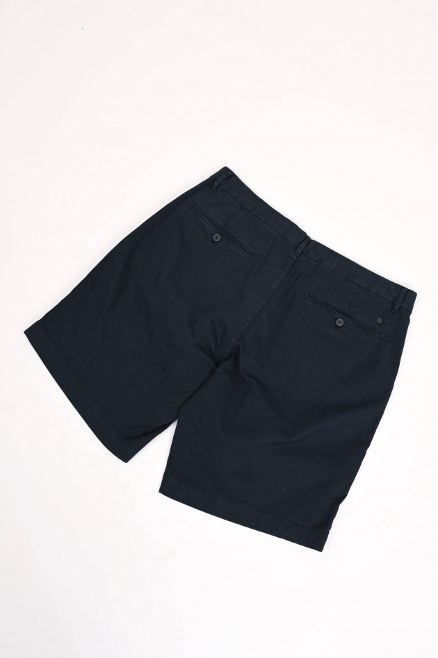 Closed Bermuda Shorts in Navy