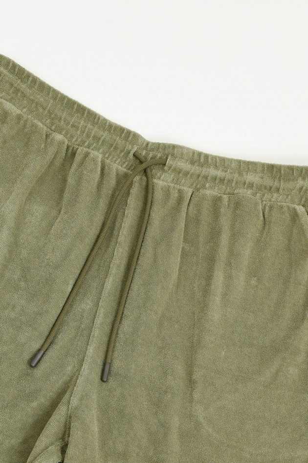 Closed Frottee-Bermudashorts in Chino Green