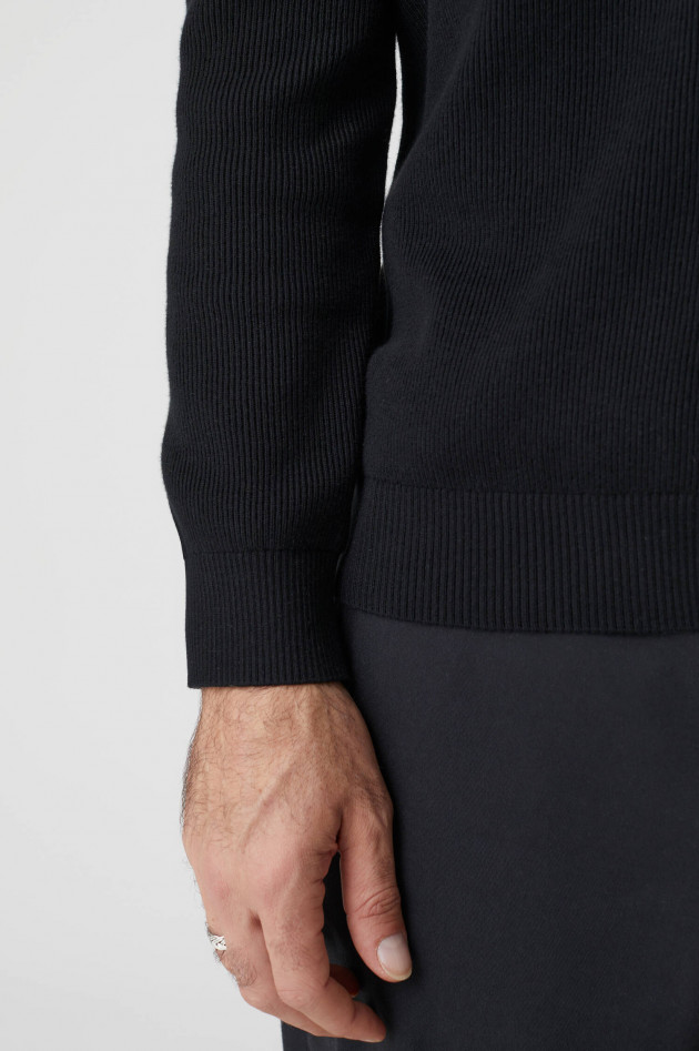 Closed Rippstrick Cardigan in Schwarz