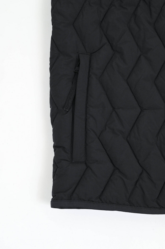 Closed Steppgilet in Schwarz