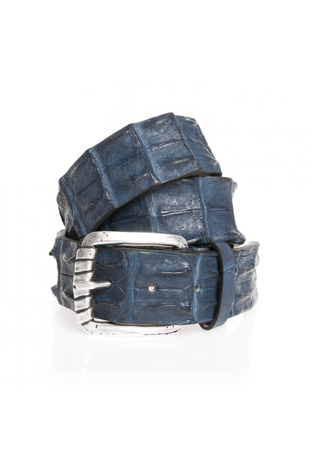 Andrea Damico Grütel in Navy