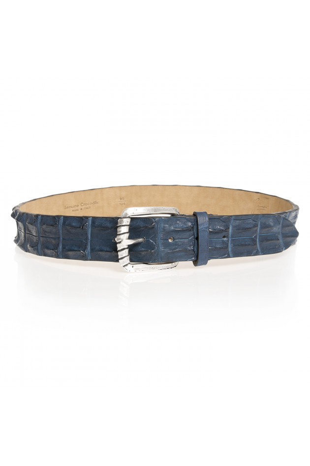 Andrea Damico Grütel in Navy