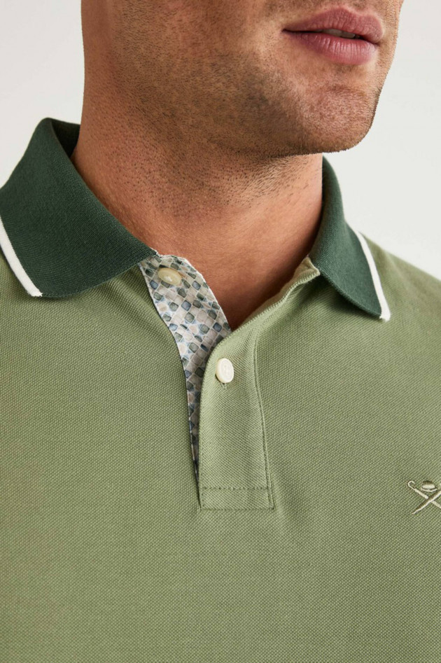 Hackett London Poloshirt mit Kontrastkragen in Oliv