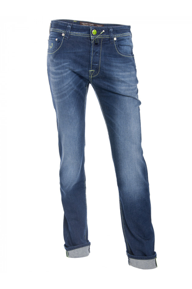 Jeans Mittelblau mit Farbakzenten