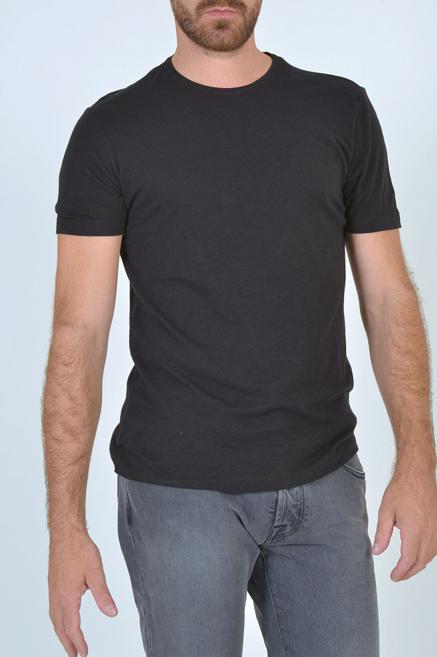 Juvia T-Shirt in Schwarz