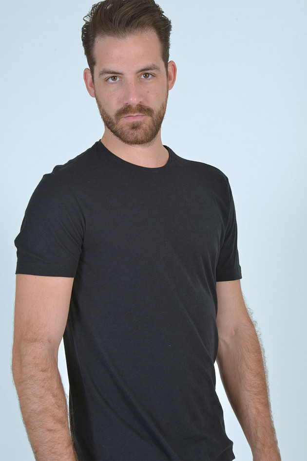 Juvia T-Shirt in Schwarz