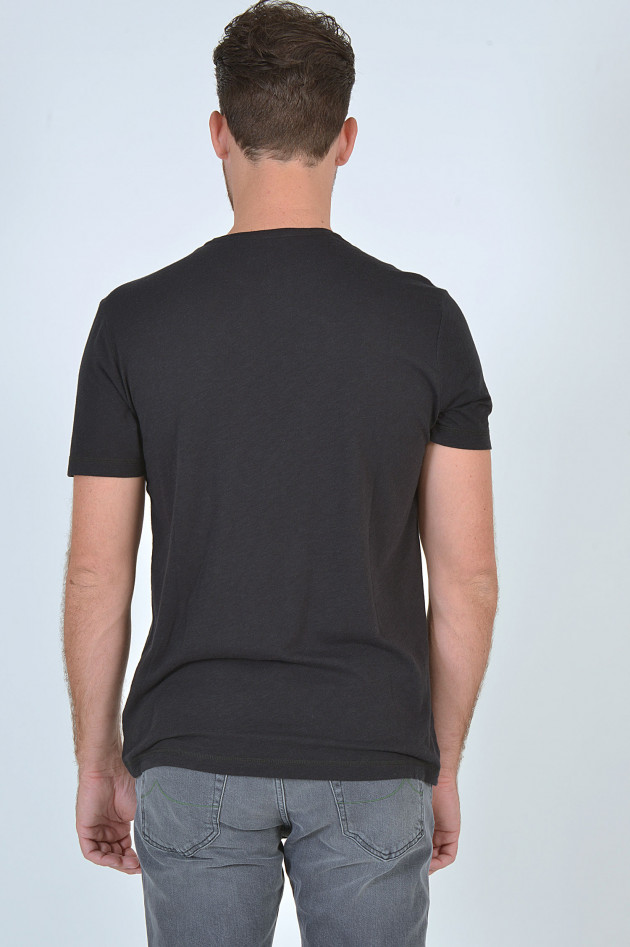 Juvia T-Shirt in Schwarz