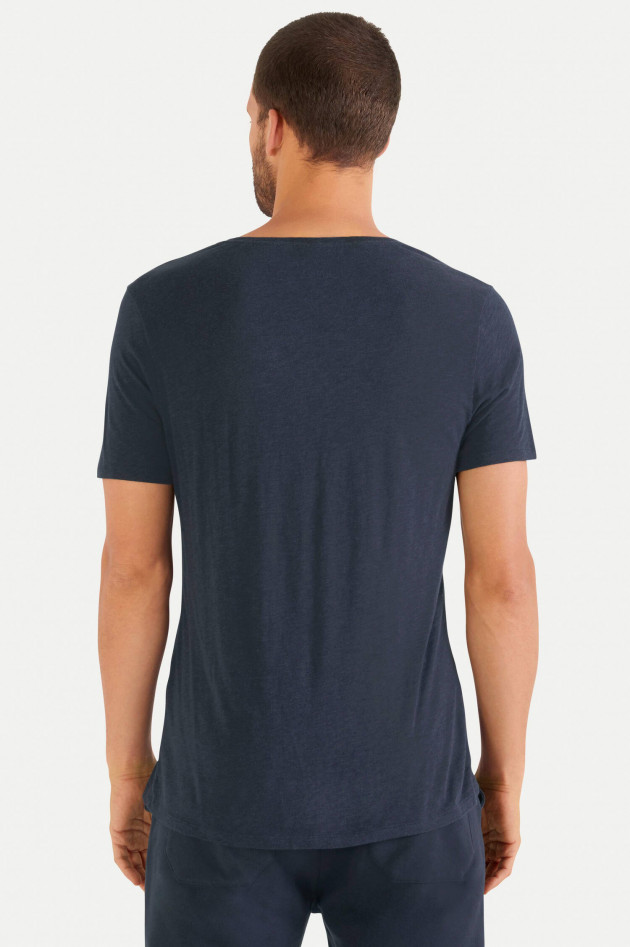 Juvia T-Shirt mit V-Neck in Navy