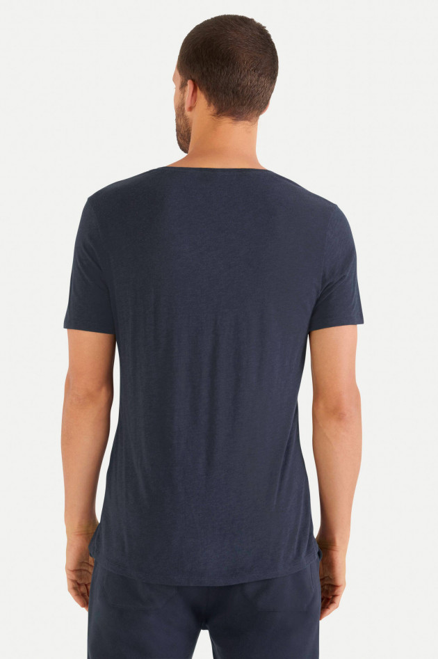 Juvia T-Shirt mit V-Ausschnitt in Navy