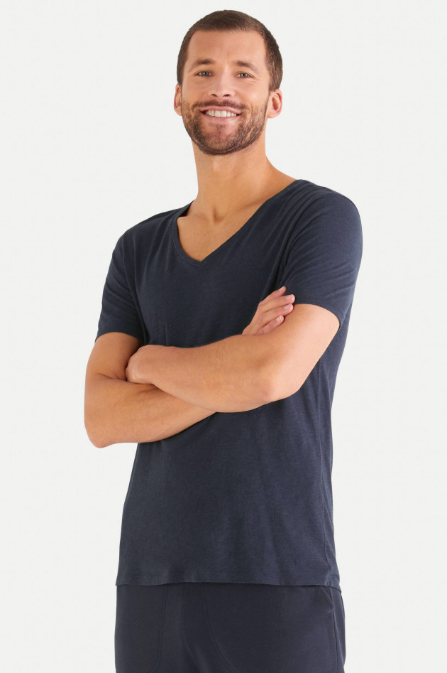 Juvia T-Shirt mit V-Ausschnitt in Navy