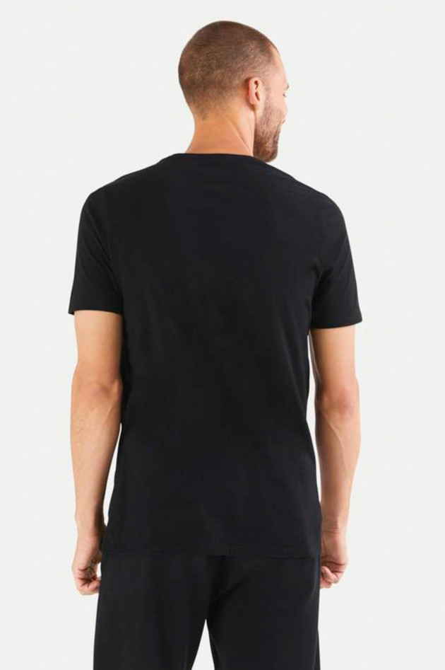 Juvia Basic T-Shirt in Schwarz