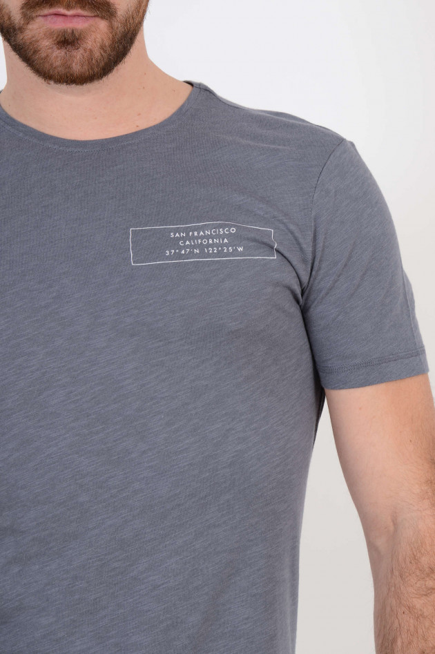 Juvia T-Shirt mit Schriftzug in Grau