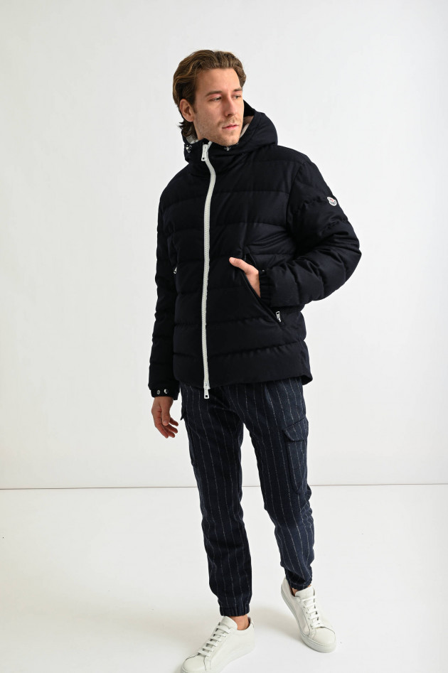 Moncler Daunenjacke mit Kontrast-Innenseite in Marine