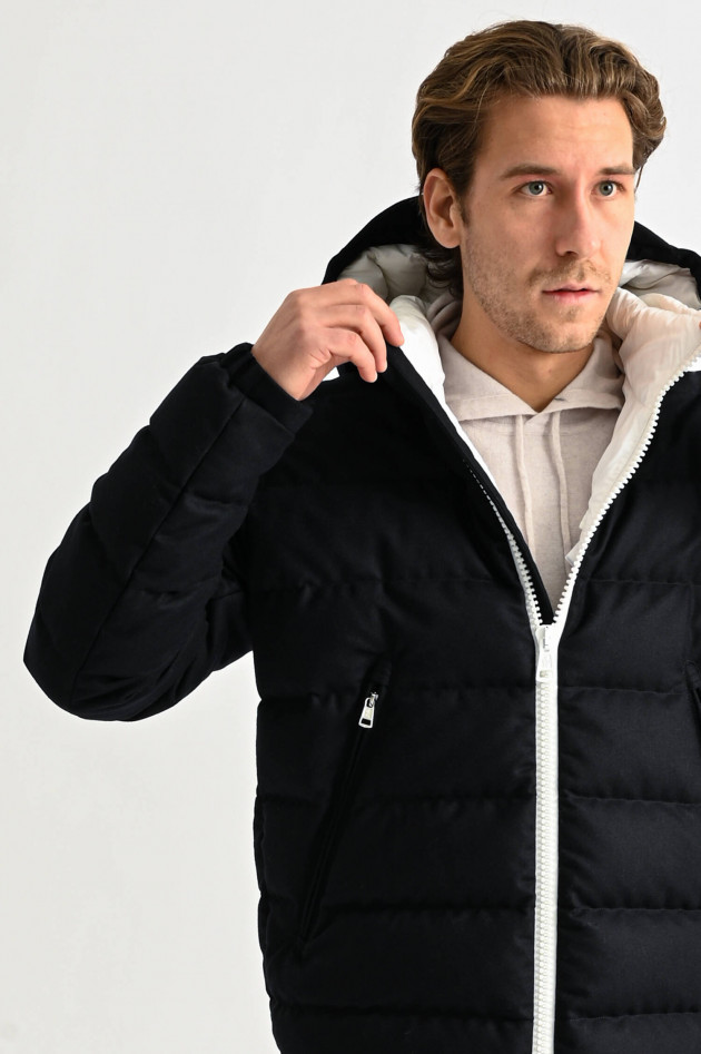 Moncler Daunenjacke mit Kontrast-Innenseite in Marine