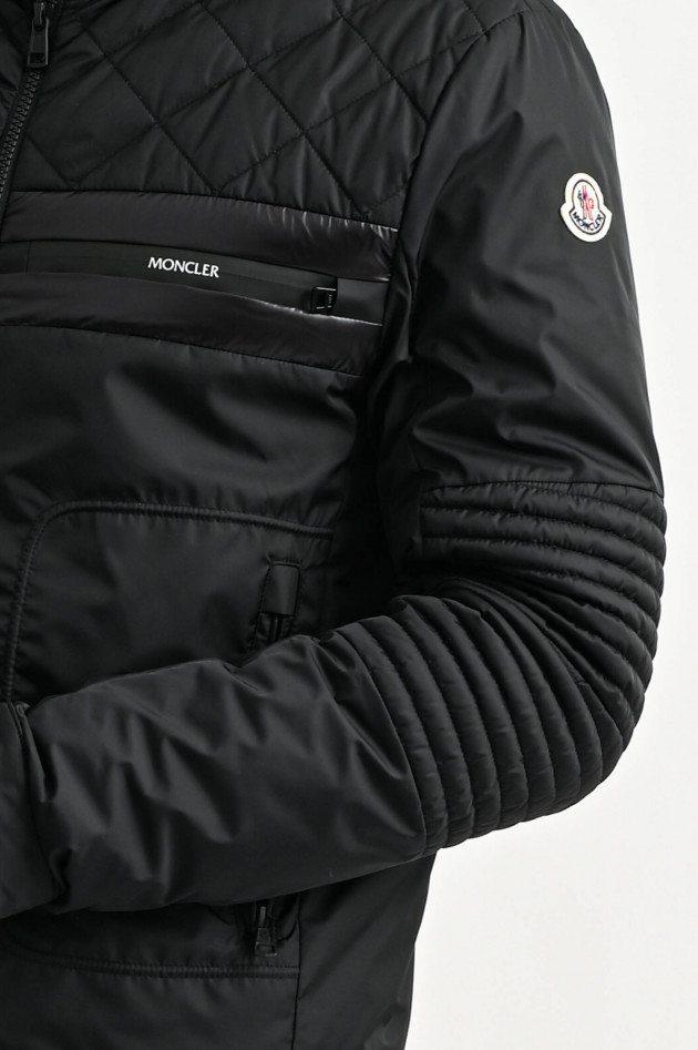 Moncler Steppjacke ATIU in Schwarz