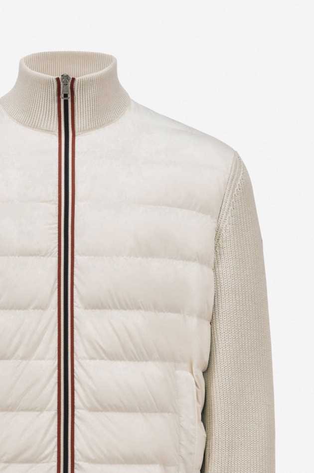 Moncler Hybrid-Jacke mit kontrastierenden Details in Creme