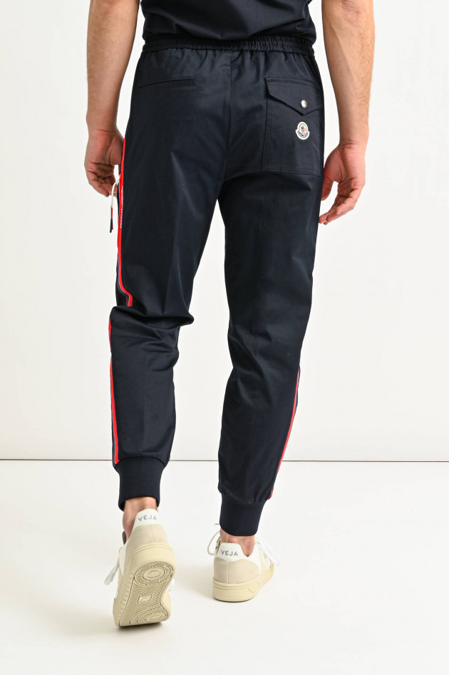 Moncler Hose mit ikonischen Streifen in Navy