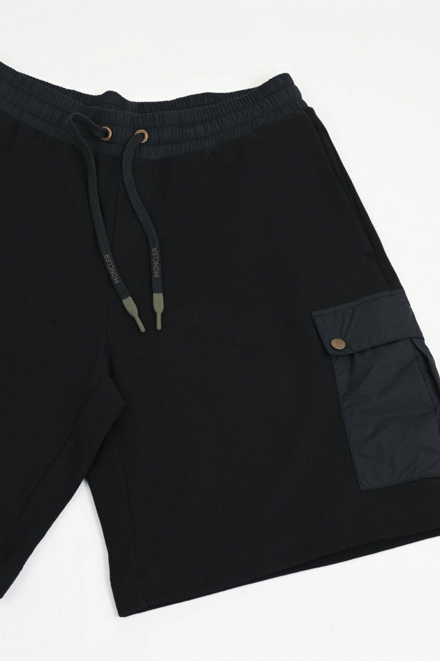 Moncler Cargo Shorts in Schwarz