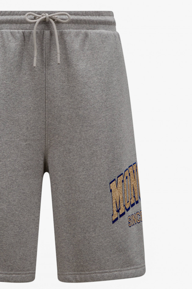 Moncler Sweatshorts mit Print in Grau