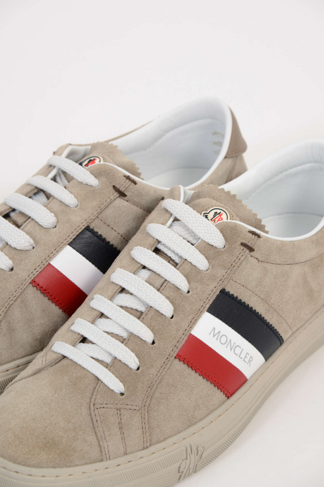 Moncler Sneakers aus Veloursleder in Beige