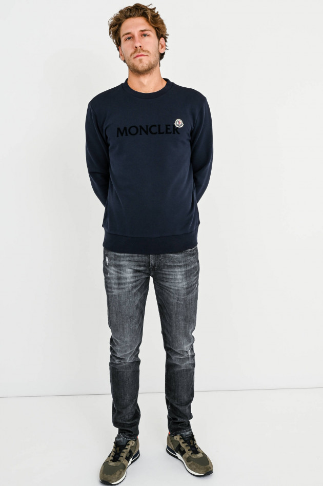 Moncler Sweater mit Schriftzug aus Samt in Navy