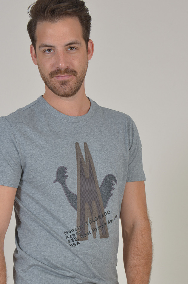 Moncler T-Shirt mit Logopatch in Grau